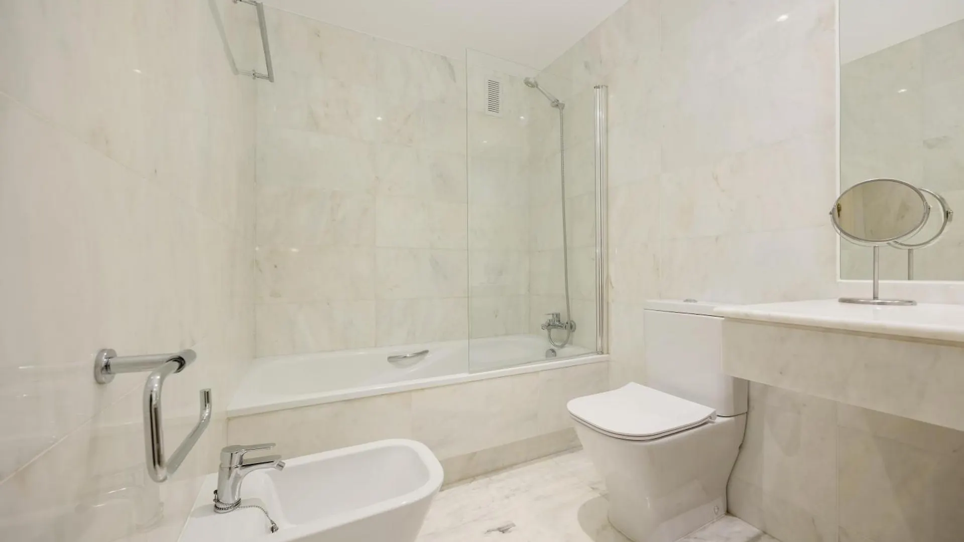 Coastal Apartment, With Swimming Pools And Close To The Beach, In The Tourist Bahia De Marbella Spain