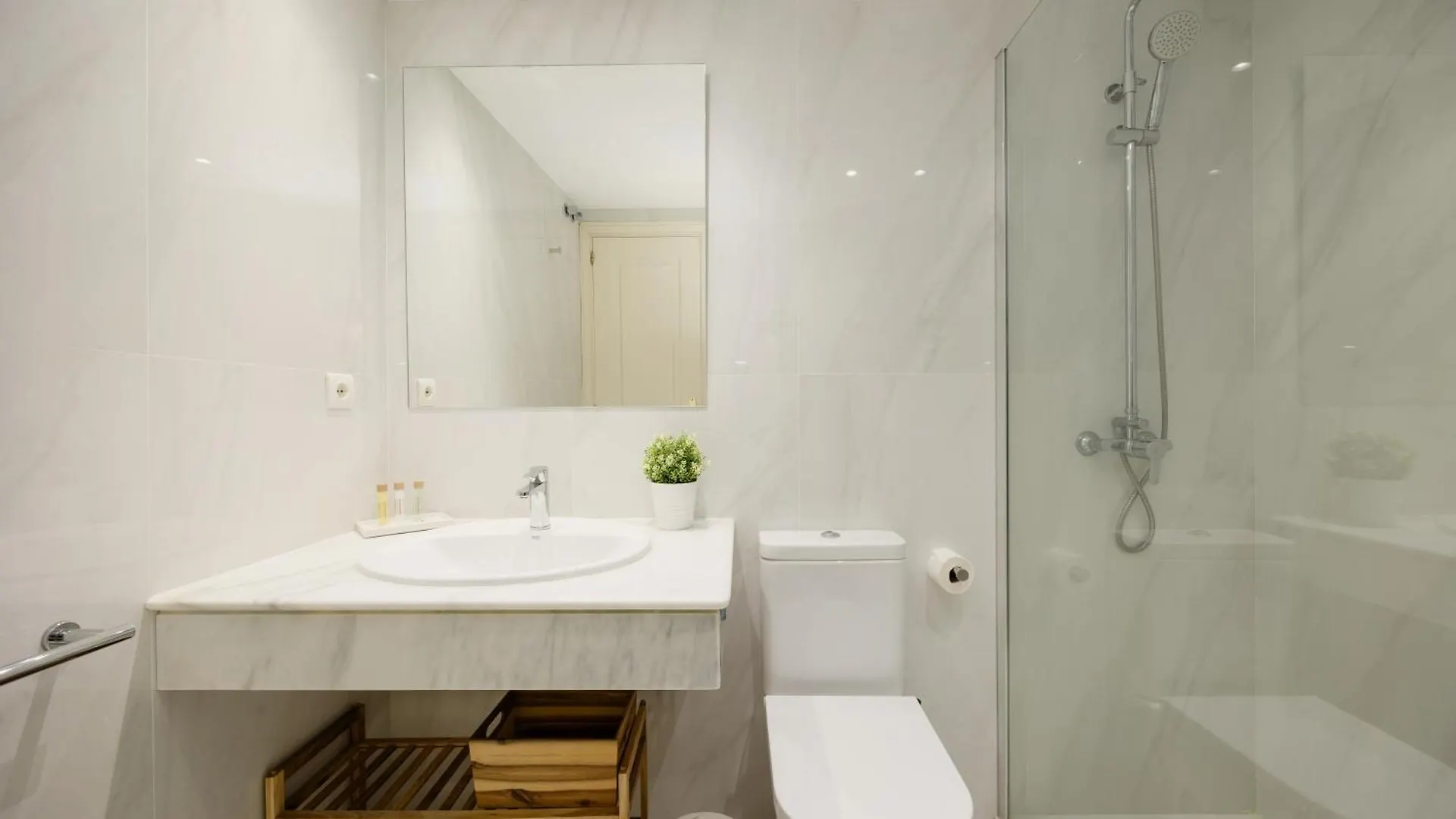 Coastal Apartment, With Swimming Pools And Close To The Beach, In The Tourist Bahia De Marbella