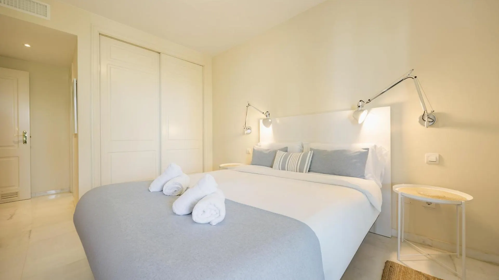 アパート Coastal Apartment, With Swimming Pools And Close To The Beach, In The Tourist Bahia De マルベーリャ